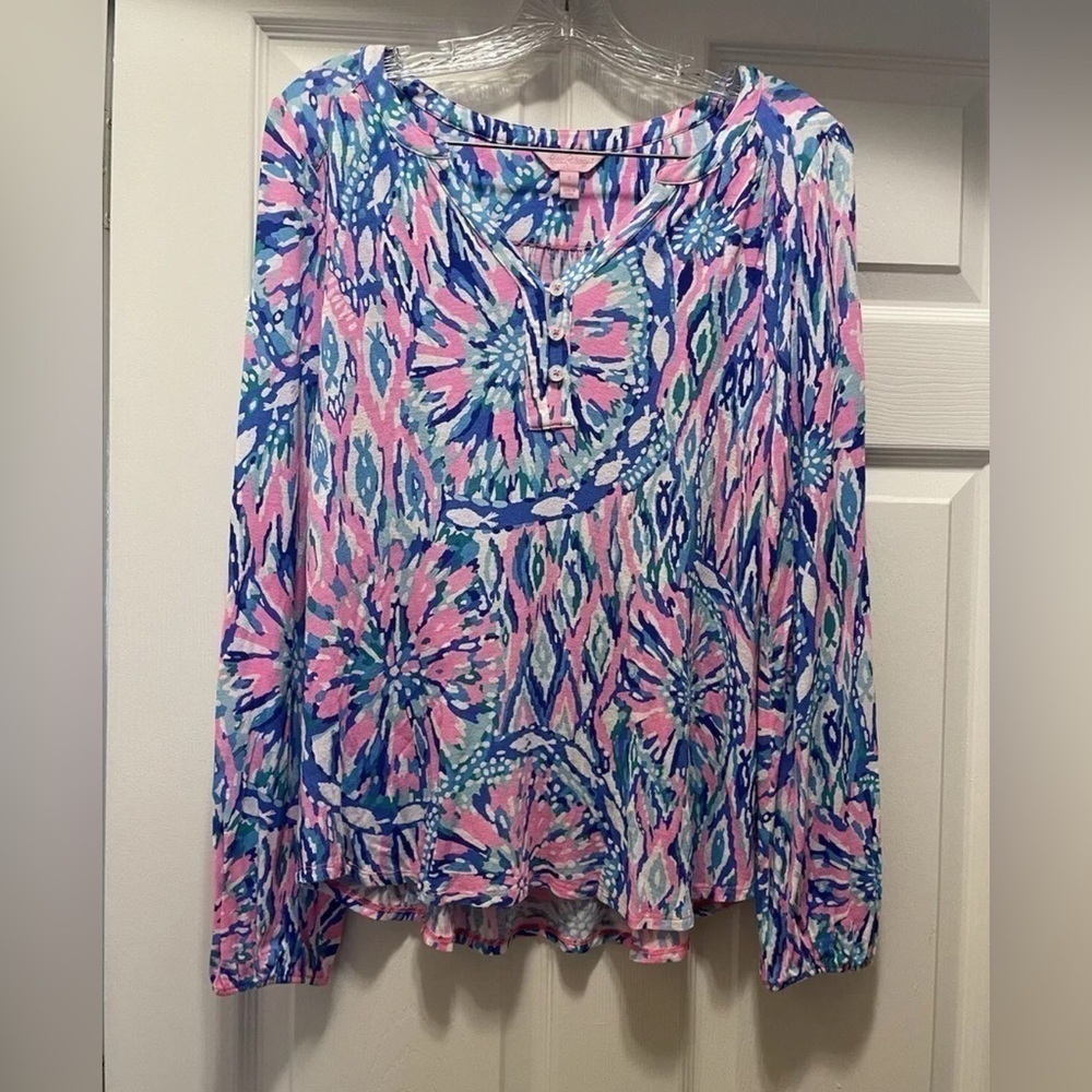 Lilly Pulitzer Pink and Blue Long Sleeve Comfortable v neck Top Size Small